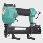 pneumaattinen V-naulaaja