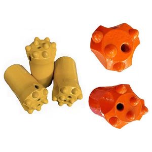 kartioitu nappipora ylävasaratyyppisiin kallionporauslaitteisiin